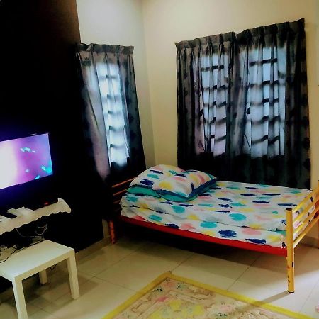 Hma Guesthouse Сепанг Екстериор снимка